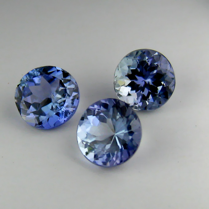 2.08 ct AAA AMAZING TOP BLUISH VIOLET (5 X 5 MM) CALIBRATED TANZANITE - Picture 1 of 1